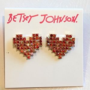 🆕 BETSEY JOHNSON "Dear Betsey" Pink Heart Crystal Stud Earrings